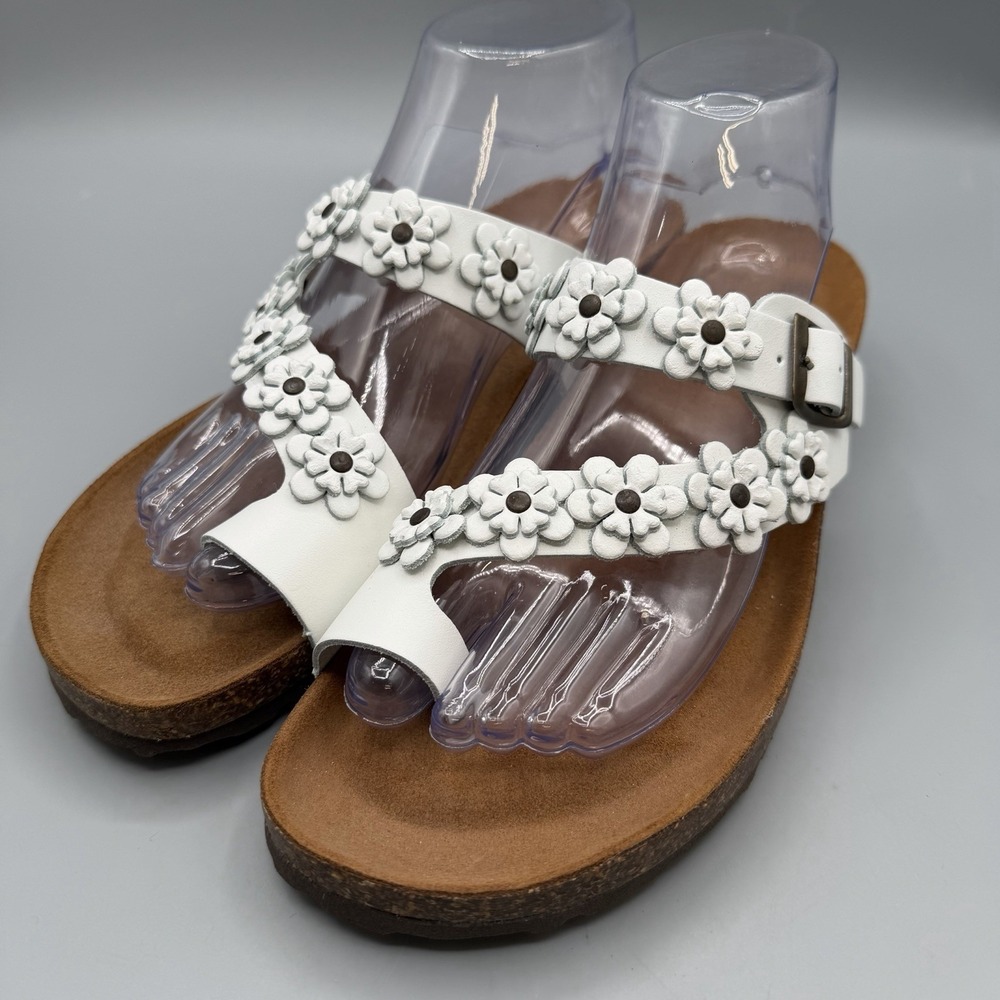 A. Giannetti Sandals Size 9 White Leather Flowers Floral Toe Strap‎ Italy